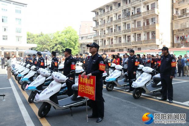 摩托车治安巡逻队整装待发