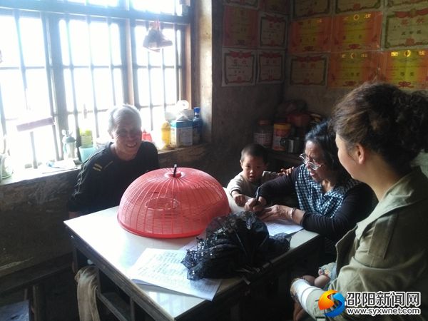 县人社局入户走访 送政策送服务活动