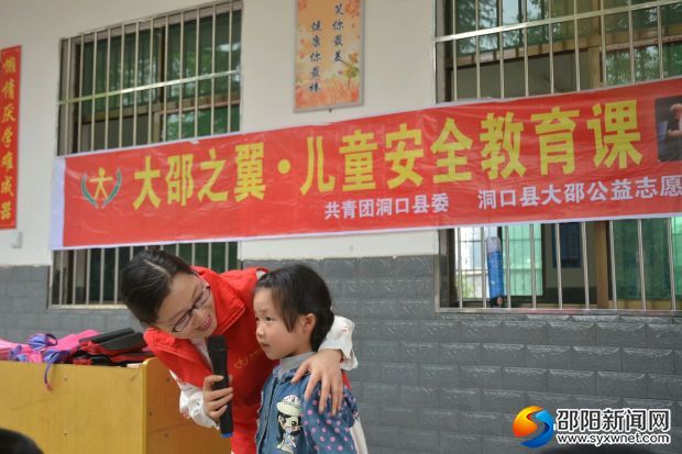 讲师和学生交流