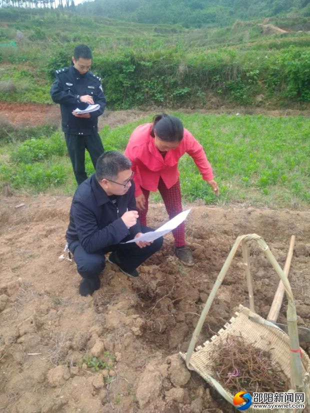 民警走访百姓