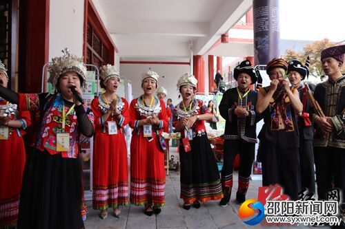 唱苗歌吹木叶迎宾客