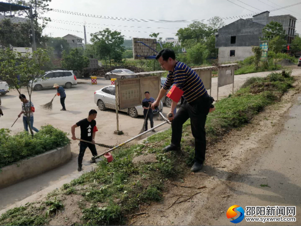 清除路边杂草
