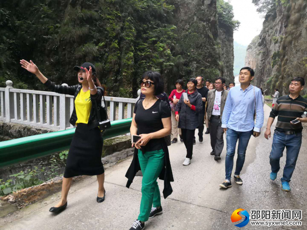 新上岗的乡村旅游讲解员成为清水村一道靓丽的风景线