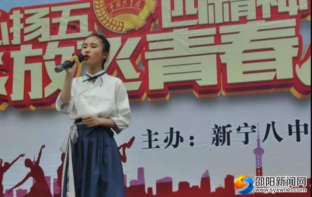 独唱《远走高飞》达到专业水准