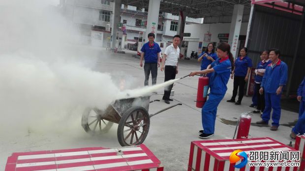 (灭火训练现场)