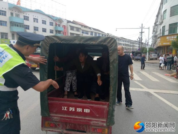 执法行动现场