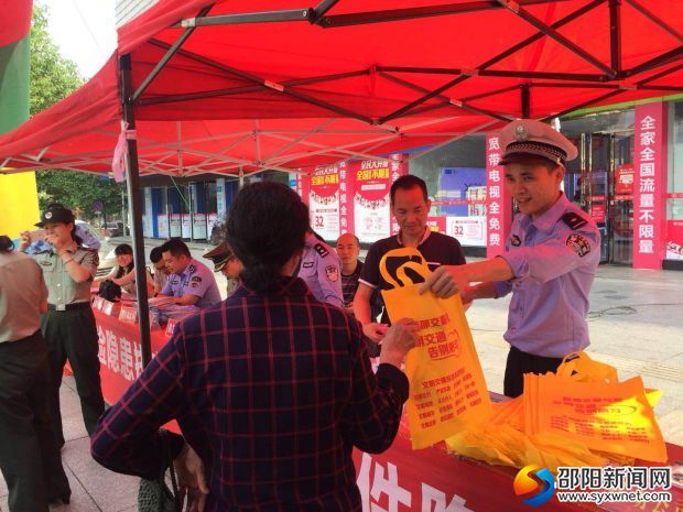 图为宣传现场