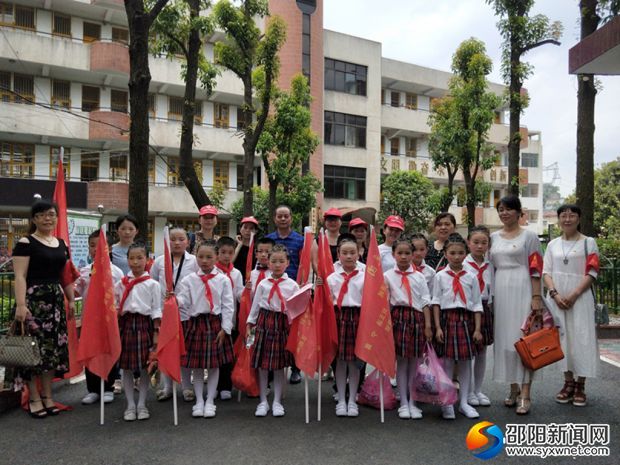 党员志愿者与微公益小分队