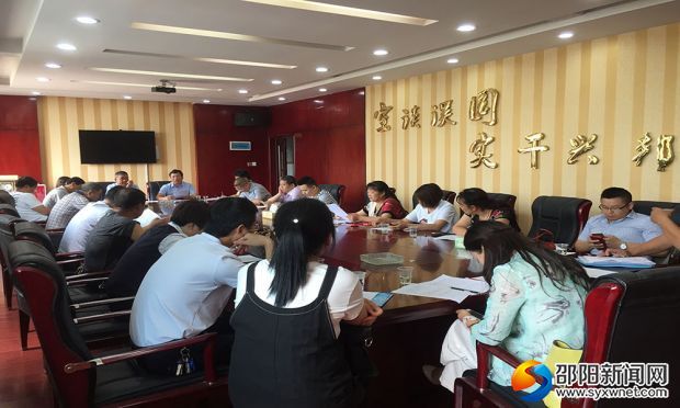 5月28日,大禾塘街道县人大代表学习县人大常委会印发的《关于在各级人大代表中开展结对帮扶“建档立卡”贫困户活动的实施方案》