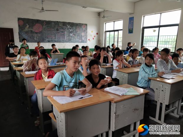 学生们学习环境保护相关知识的兴趣特别高