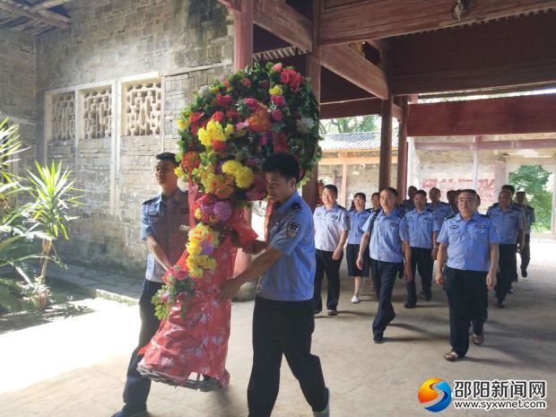 敬献花篮