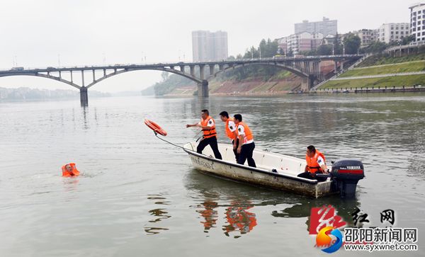 _DSC0396 4施救落水乘客_副本