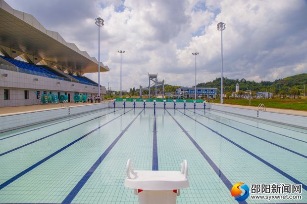 50m X 25m(10道)比赛池。