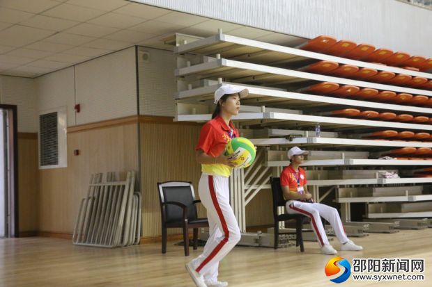 熊梦萍将捡回的球传回场内