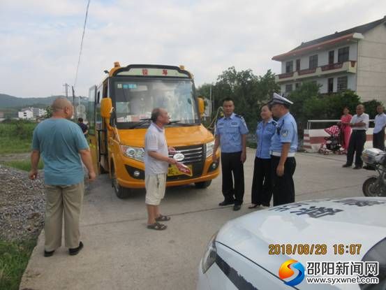 图为执法现场