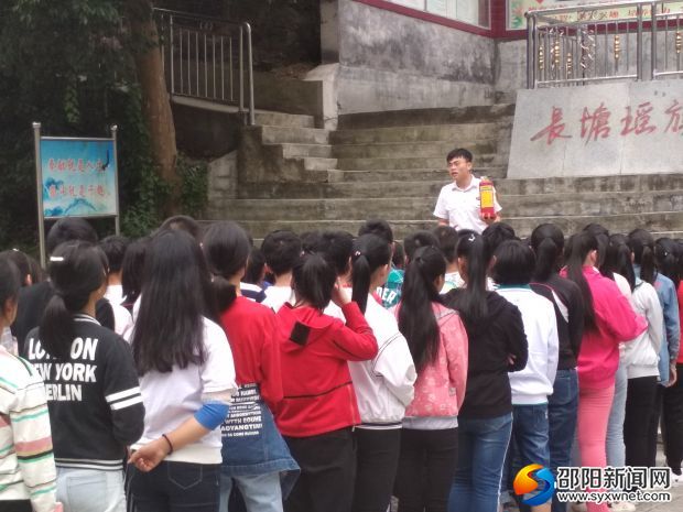 省消防协会崔教官给全体师生培训