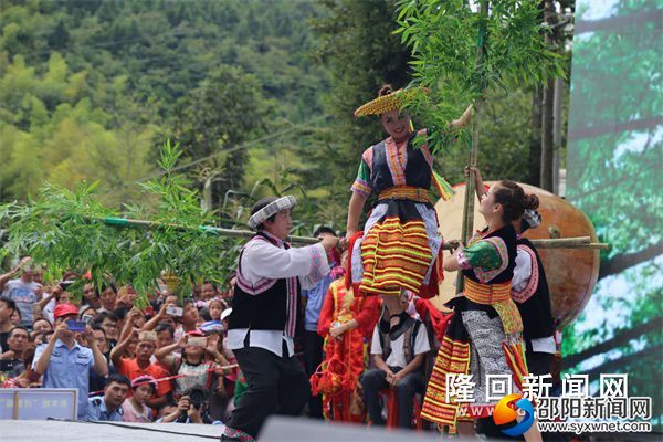 8月19日上午，在隆回县虎形山瑶族乡崇木凼村