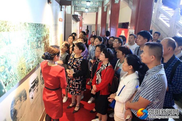 学员们来到中山纪念堂开展现场教学