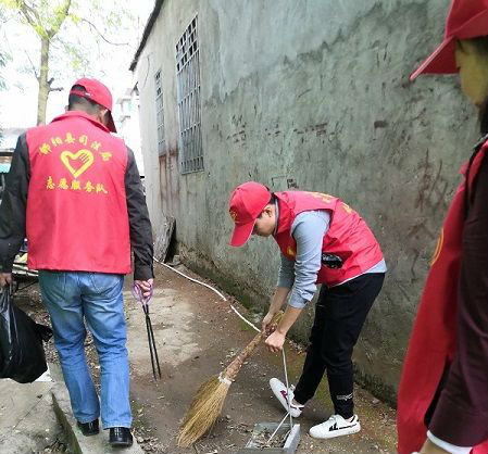 志愿者进社区 (1)