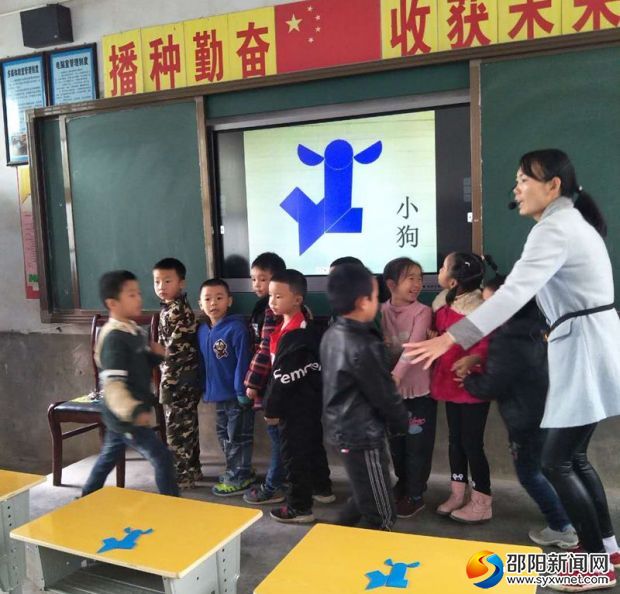 黄桥镇中心学校举行七巧板比赛