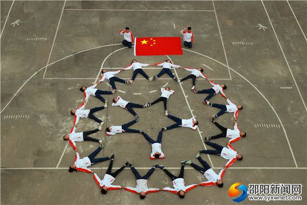 初22班：坚定信念，砥砺青春。