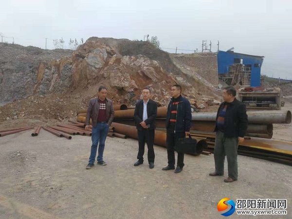 赵逢春带队在郦家坪泰和采石场督查