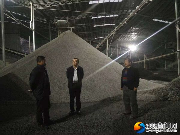 赵逢春带队在东田采石场督查