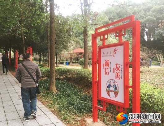 随处可见的宣传牌