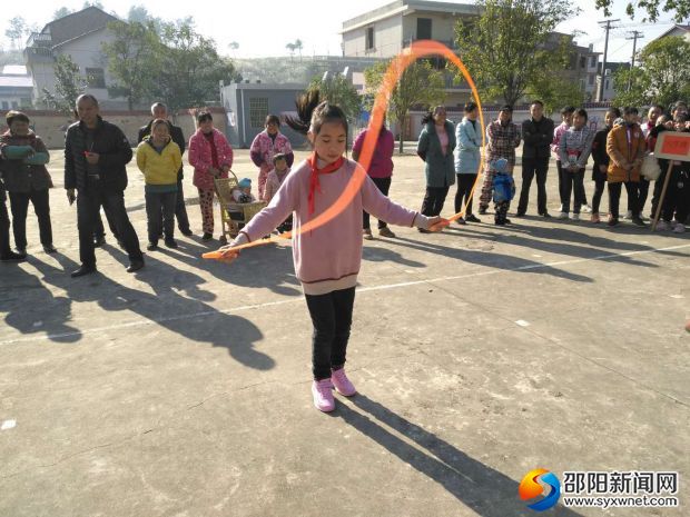 六年级跳绳选手马文茜