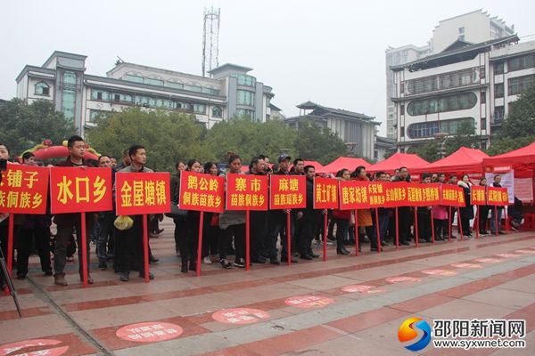 17个乡镇组织求职者参加招聘会_副本