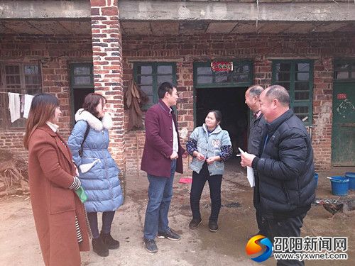 走访慰问特困户