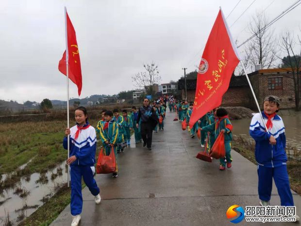 南凤完小助力农村环境整治活动1.docx