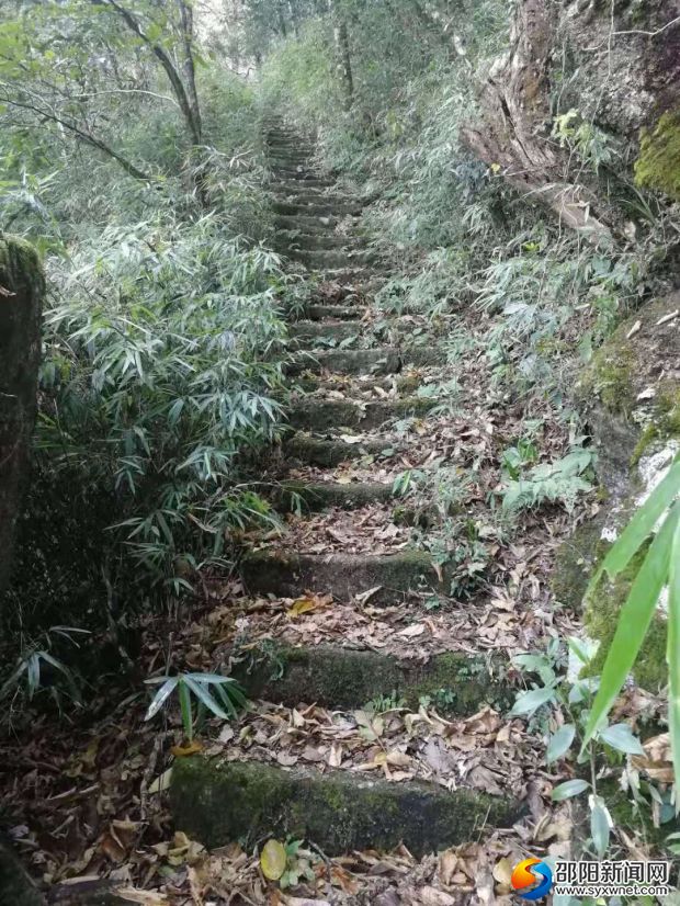 南线红军长征路局部 肖清摄