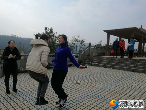 我们一起跳起来