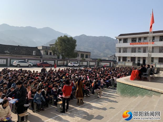 大河滩中学千人听课现场
