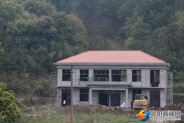 图为斜岭村正在修建的村级平台
