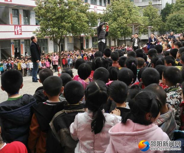 洞口县正山小学举行消防安全演练