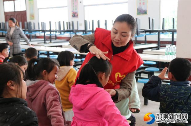 爱心教师教学现场_副本