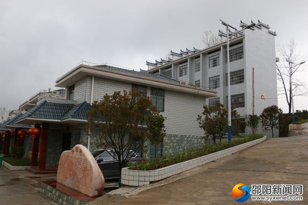新修建的教师公寓等