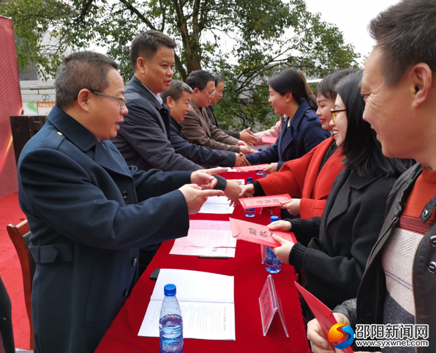 为优秀教师发放助教金