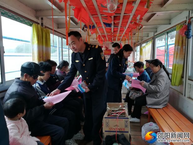 扫黑除恶宣传发放