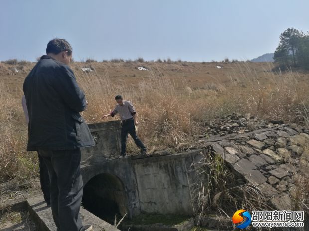 检查武阳镇大屋场水库