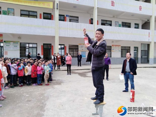 李剑老师在演示