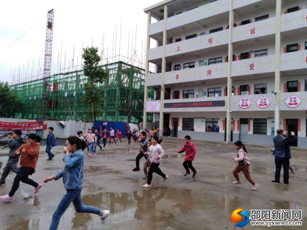 跑向操场2