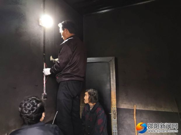 装灯现场
