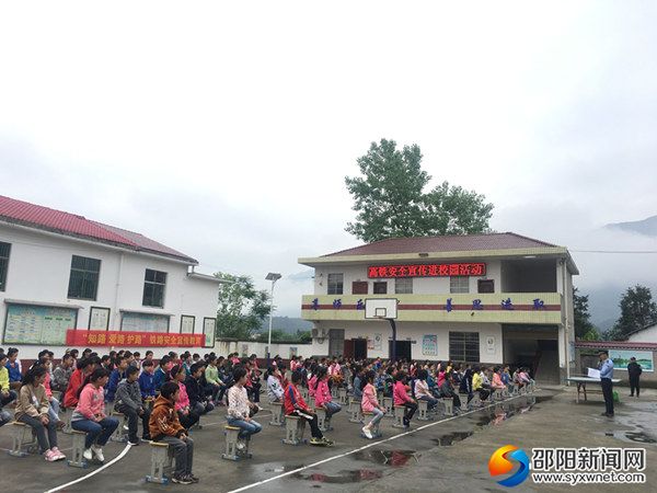 铁路安全宣传教育现场_副本