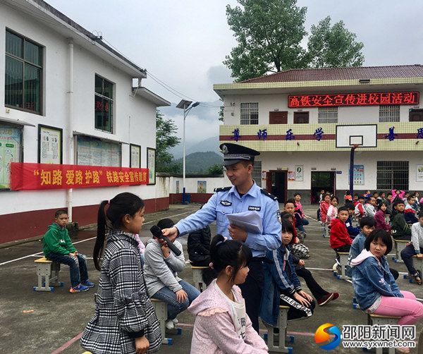回答民警提问_副本