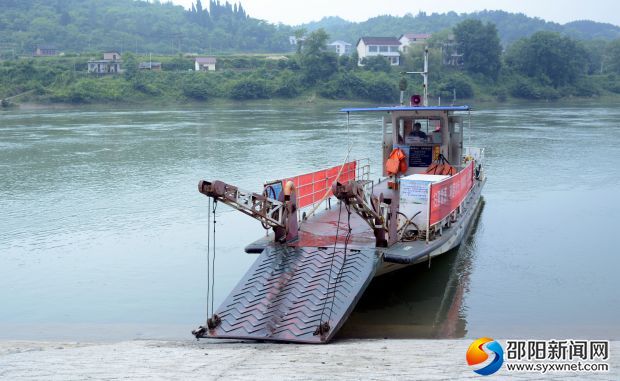 （唐洪渡口船舶设施状况良好，距离这里不到一公里的地方，就是2015年&ldquo;2.21&rdquo;沉船事故现场。）