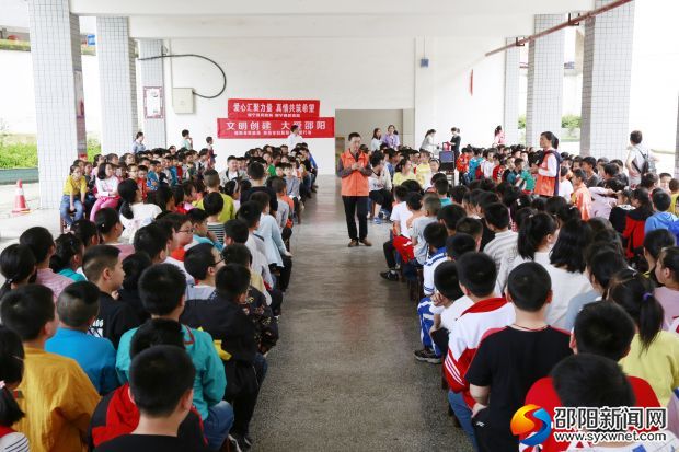 学生讲座活动现场_W8A0604