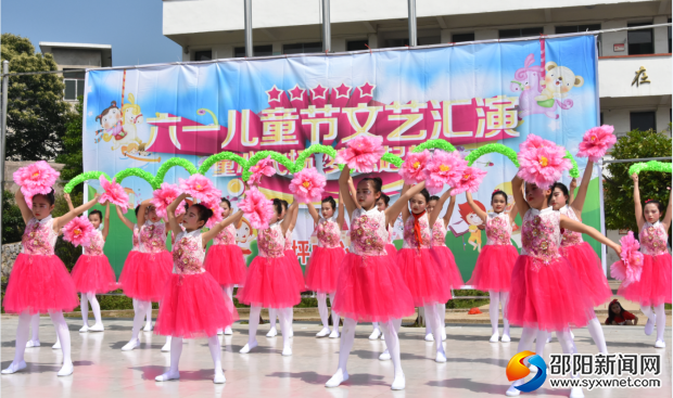六年级《我们是鲜花》
